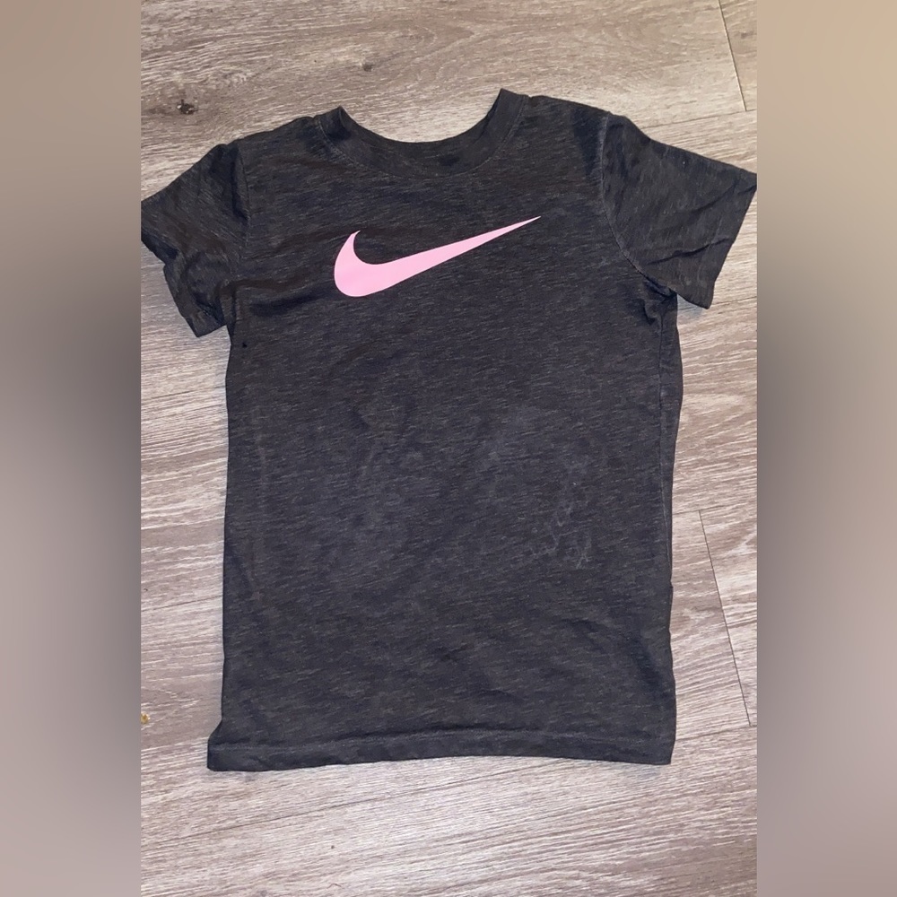 Nike dri-fit tee ♡.